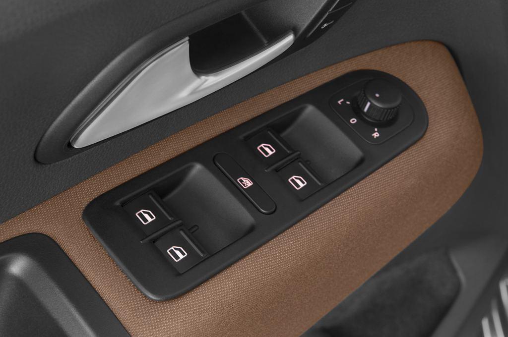 Volkswagen Amarok (Baujahr 2012) Trendline 4 Türen Bedienungselemente Tür