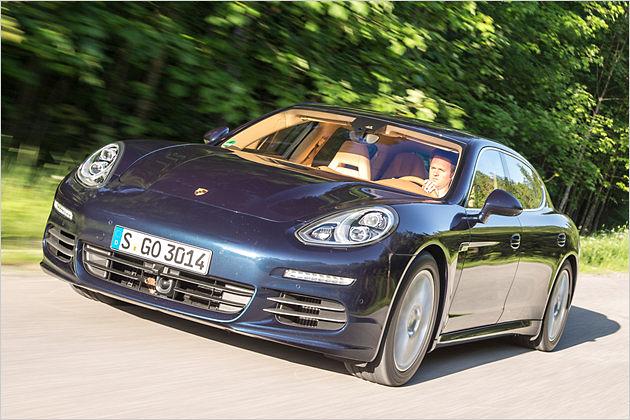 Geht nach vier Jahren geliftet an den Start: Der Porsche Panamera