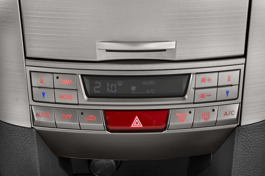 Subaru Legacy (Baujahr 2010) Sport 5 Türen Temperatur und Klimaanlage
