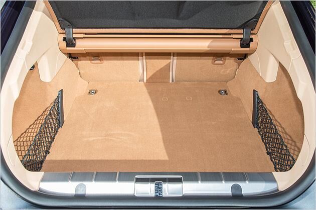 Der Kofferraum der Langversion fasst 445 bis 1.263 Liter