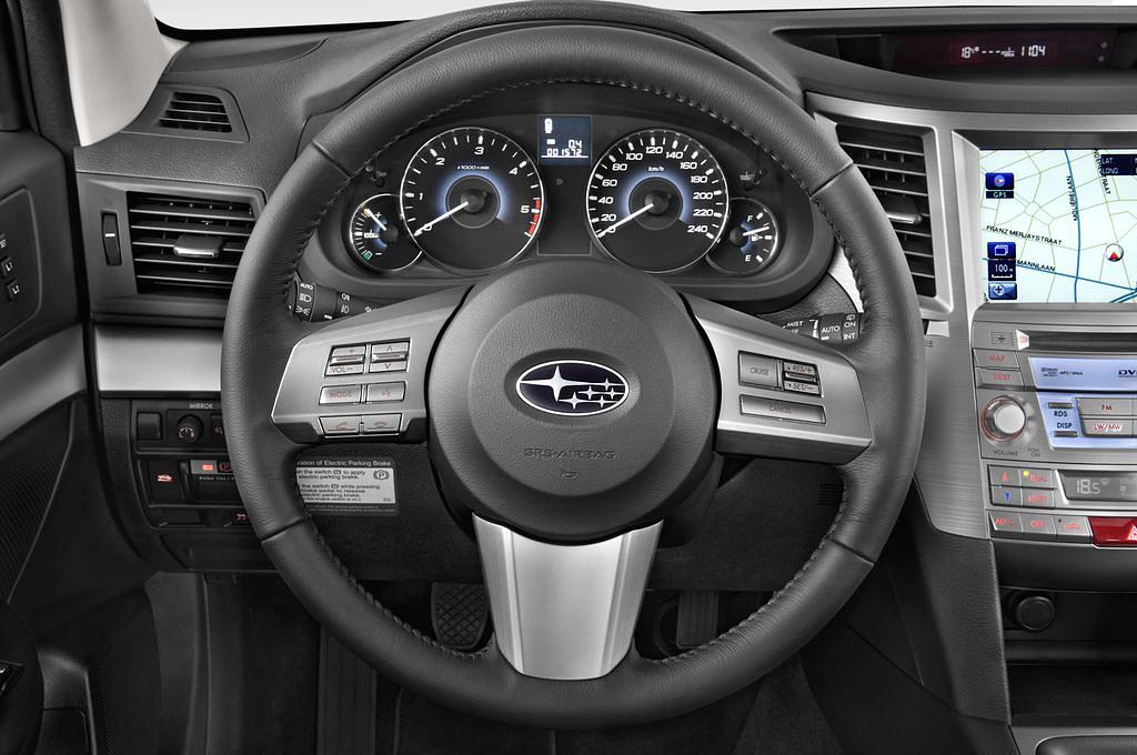 Subaru Outback (Baujahr 2010) Comfort 5 Türen Lenkrad