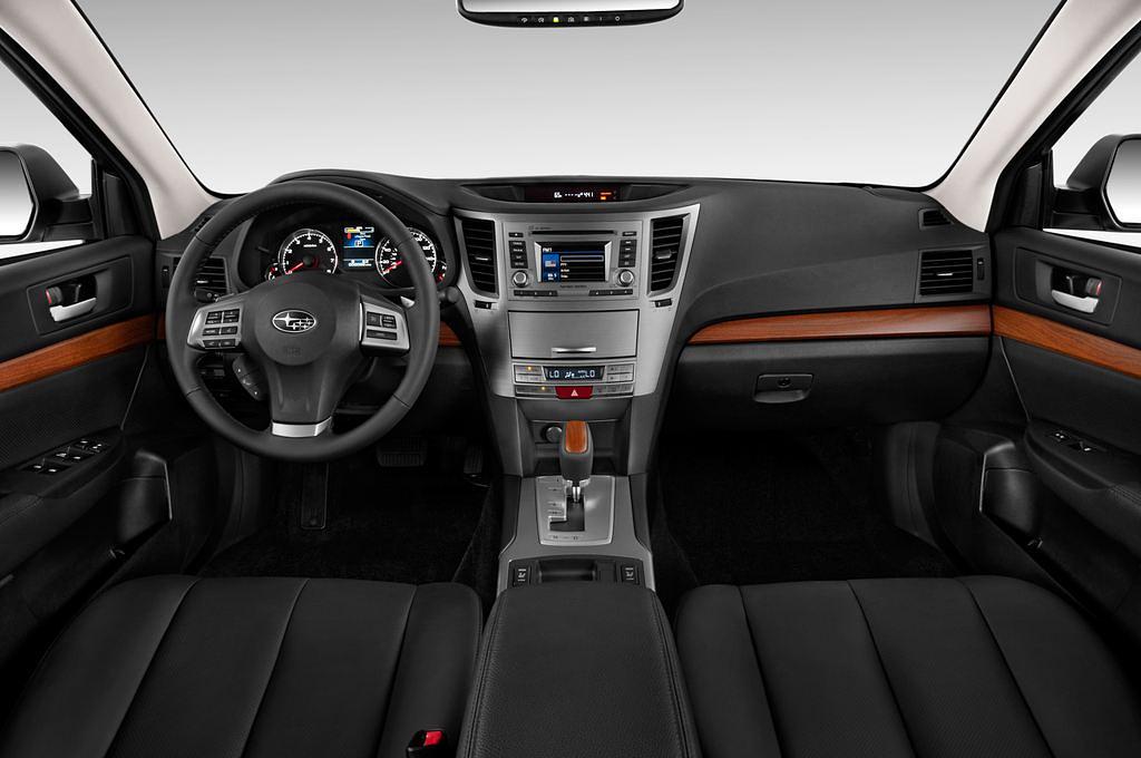 Subaru Outback (Baujahr 2013) Active 5 Türen Cockpit und Innenraum