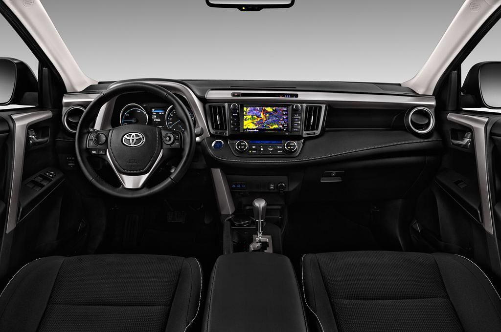 Toyota RAV4 (Baujahr 2016) Executive 5 Türen Cockpit und Innenraum