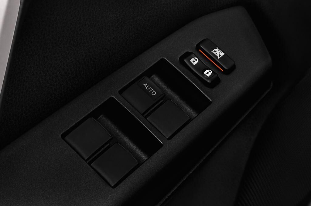 Toyota RAV4 (Baujahr 2016) Edition 5 Türen Bedienungselemente Tür