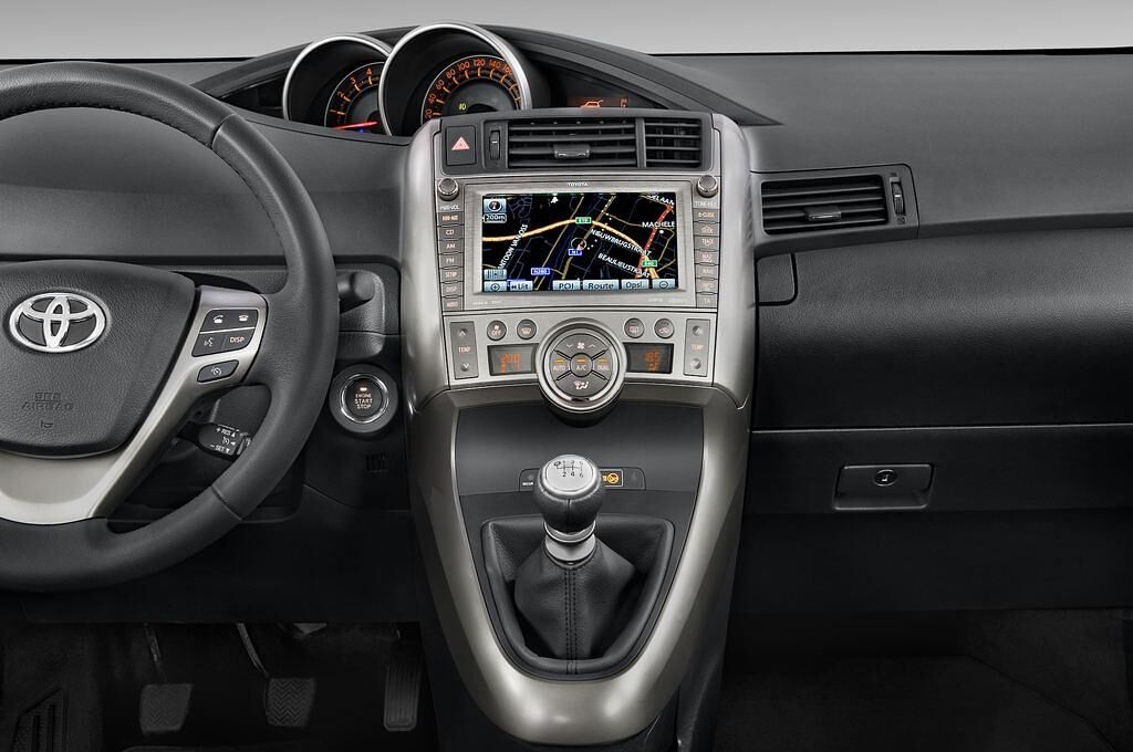 Toyota Verso (Baujahr 2010) Executive 5 Türen Mittelkonsole