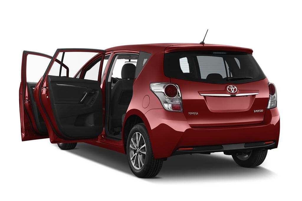 Toyota Verso (Baujahr 2012) Travel 5 Türen Tür geöffnet