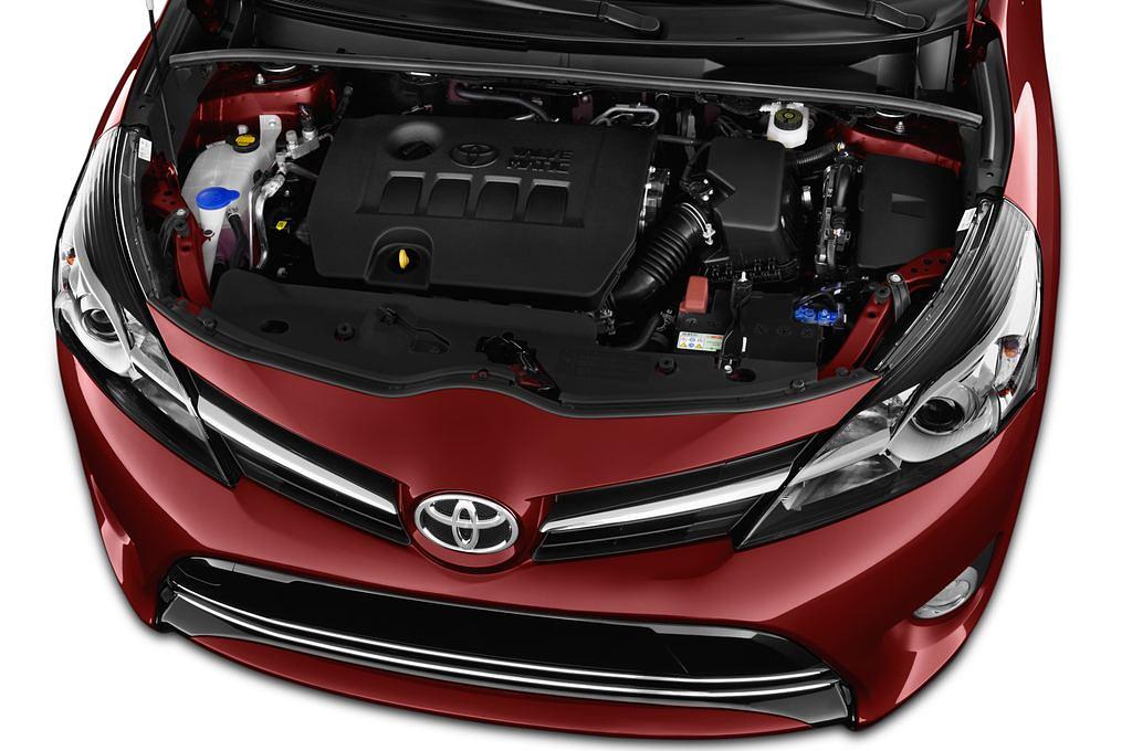 Toyota Verso (Baujahr 2012) Travel 5 Türen Motor