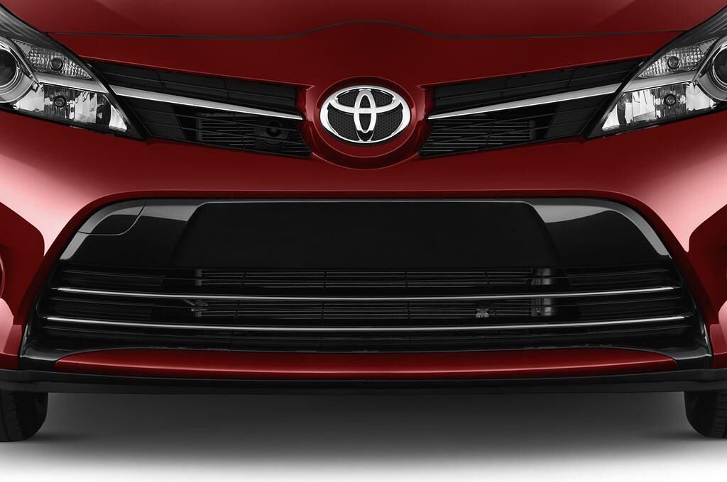 Toyota Verso (Baujahr 2012) Travel 5 Türen Kühlergrill und Scheinwerfer