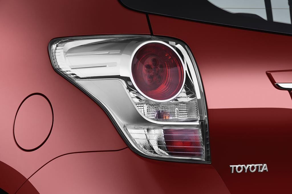 Toyota Verso (Baujahr 2012) Travel 5 Türen Rücklicht