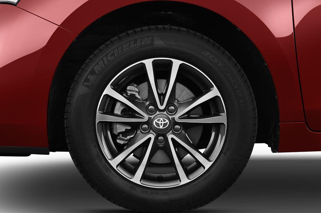 Toyota Verso (Baujahr 2012) Travel 5 Türen Reifen und Felge