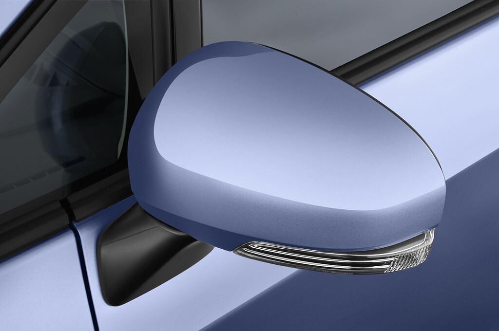 Toyota Verso-S (Baujahr 2011) - 5 Türen Außenspiegel