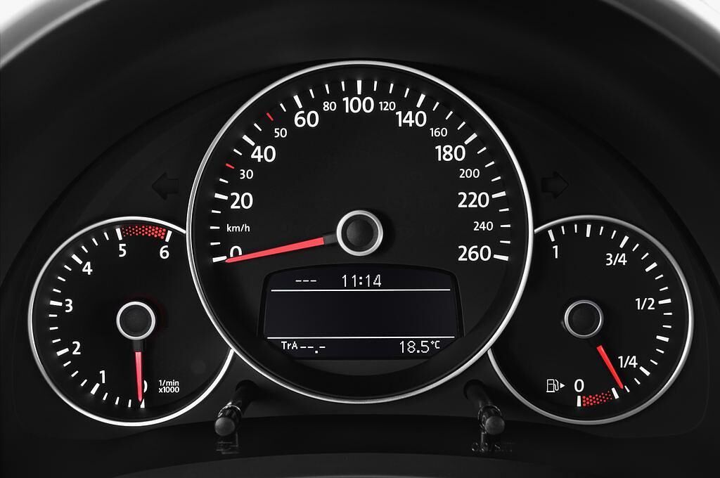 Volkswagen Beetle (Baujahr 2013) Design 3 Türen Tacho und Fahrerinstrumente