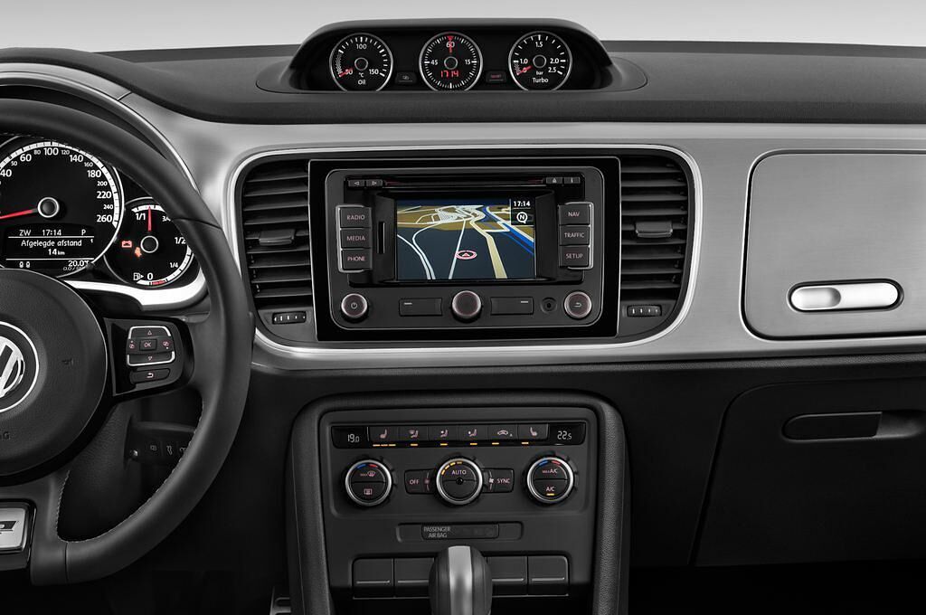 Volkswagen Beetle (Baujahr 2015) Sport R-Line 3 Türen Mittelkonsole