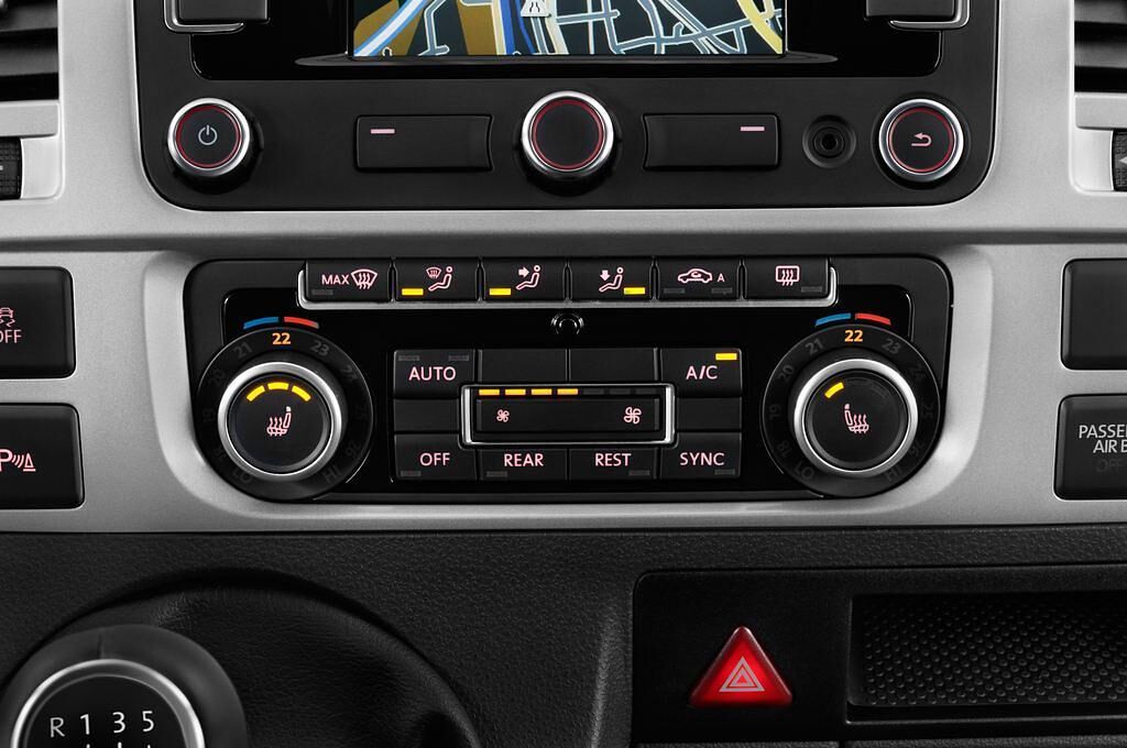 Volkswagen Caravelle (Baujahr 2015) Comfortline 4 Türen Temperatur und Klimaanlage