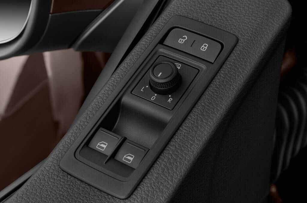 Volkswagen Caravelle (Baujahr 2016) Comfortline 5 Türen Bedienungselemente Tür