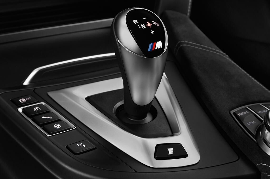 BMW M4 (Baujahr 2018) M4 CS 2 Türen Schalthebel