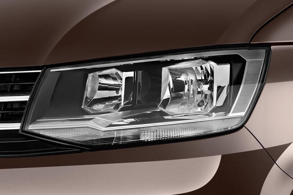 Volkswagen Caravelle (Baujahr 2016) Comfortline 5 Türen Scheinwerfer