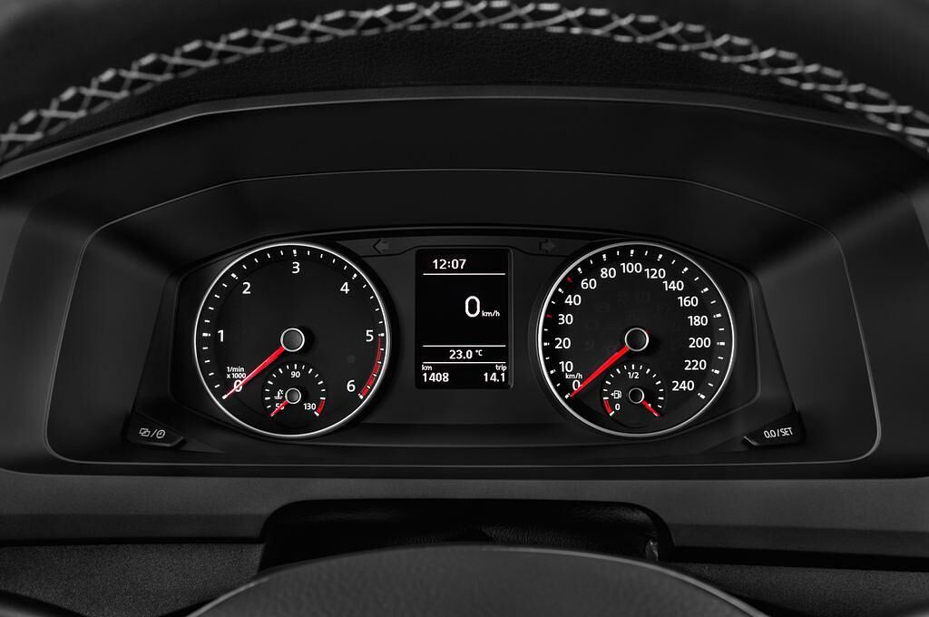 Volkswagen Caravelle (Baujahr 2016) Comfortline 5 Türen Tacho und Fahrerinstrumente