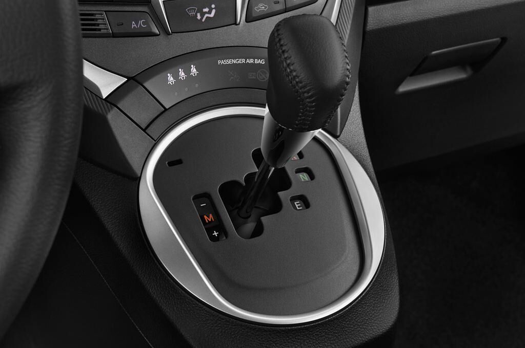 Subaru Trezia (Baujahr 2012) Comfort 5 Türen Schalthebel