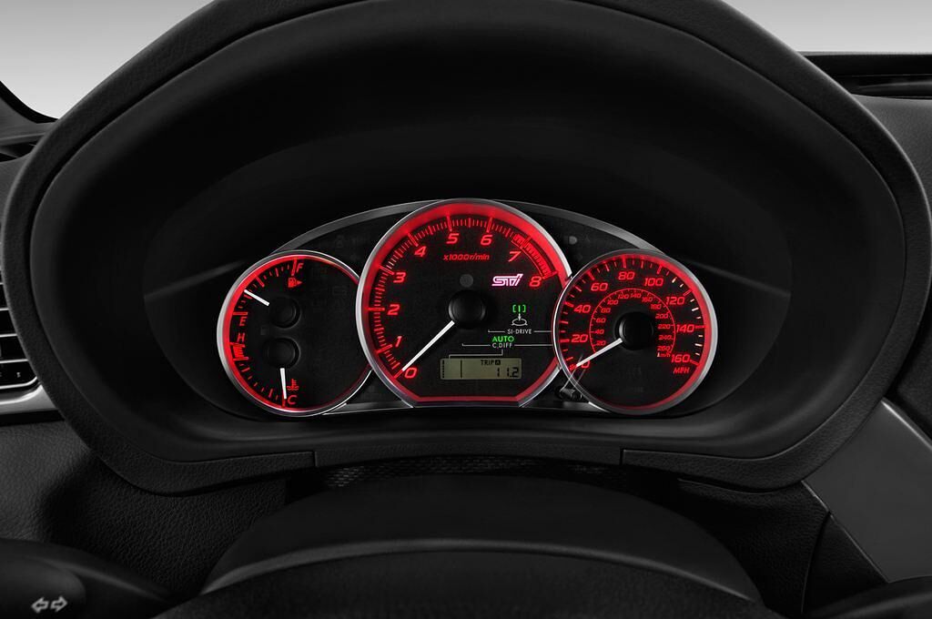 Subaru WRX STI (Baujahr 2013) Sport 4 Türen Tacho und Fahrerinstrumente