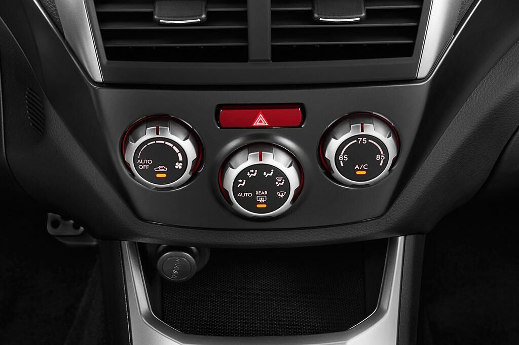 Subaru WRX STI (Baujahr 2013) Sport 4 Türen Temperatur und Klimaanlage