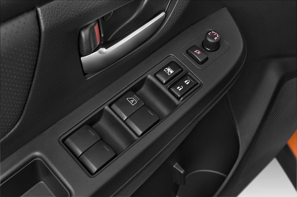 Subaru XV (Baujahr 2012) Exclusive 2.0D 5 Türen Bedienungselemente Tür