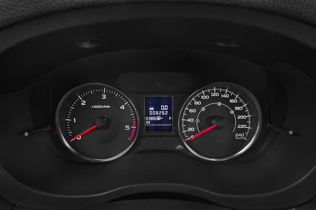 Subaru XV (Baujahr 2012) Exclusive 2.0D 5 Türen Tacho und Fahrerinstrumente