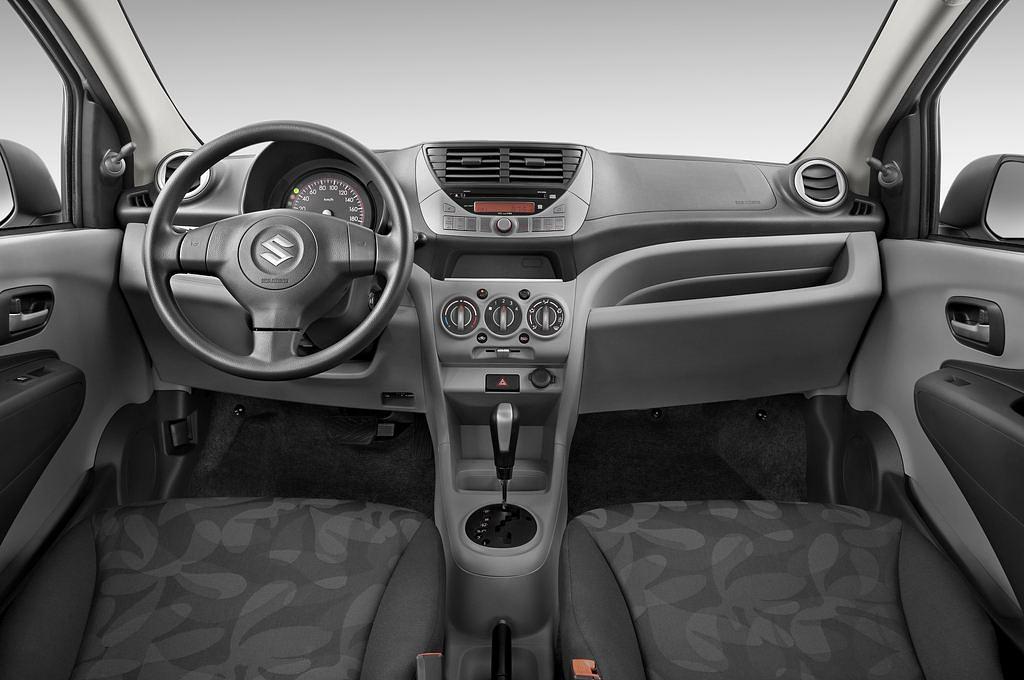 Suzuki Alto (Baujahr 2010) Club 5 Türen Cockpit und Innenraum