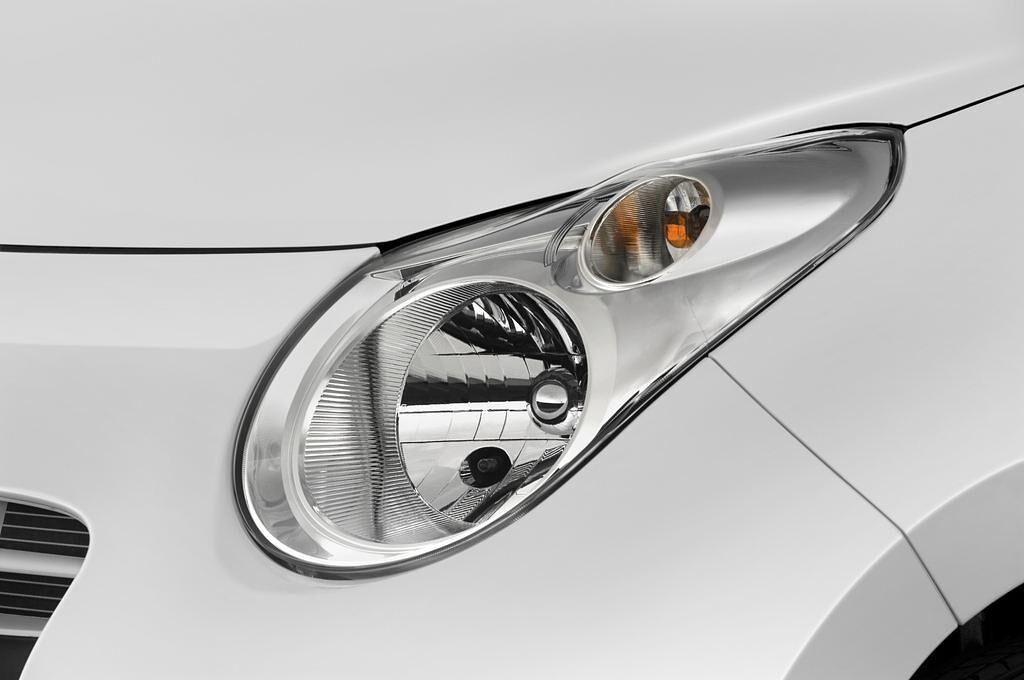 Suzuki Alto (Baujahr 2010) Club 5 Türen Scheinwerfer