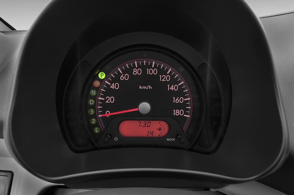 Suzuki Alto (Baujahr 2010) Club 5 Türen Tacho und Fahrerinstrumente