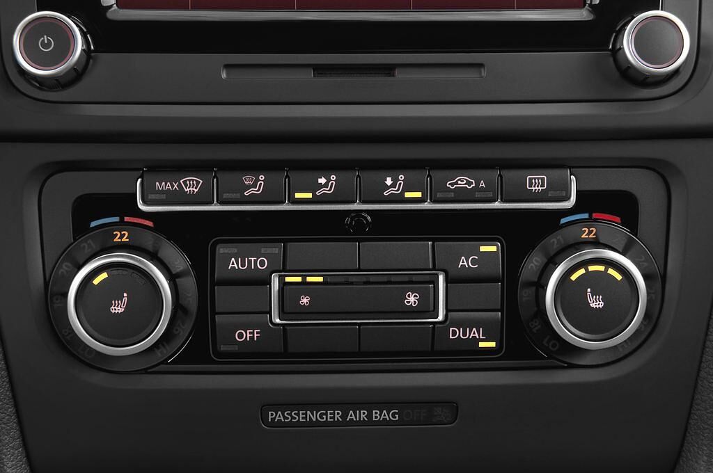 Volkswagen Golf (Baujahr 2011) R 5 Türen Temperatur und Klimaanlage