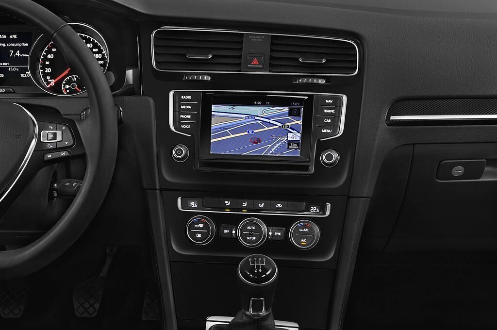 Volkswagen Golf (Baujahr 2013) Highline 5 Türen Mittelkonsole