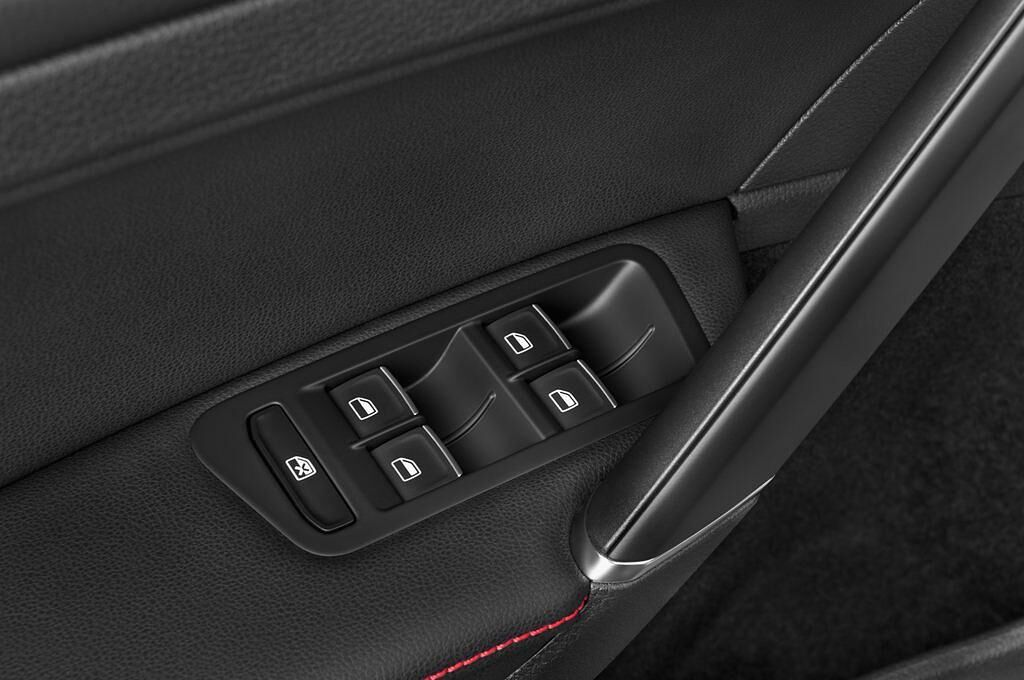 Volkswagen Golf (Baujahr 2015) GTI 2Wd AT 5 Türen Bedienungselemente Tür