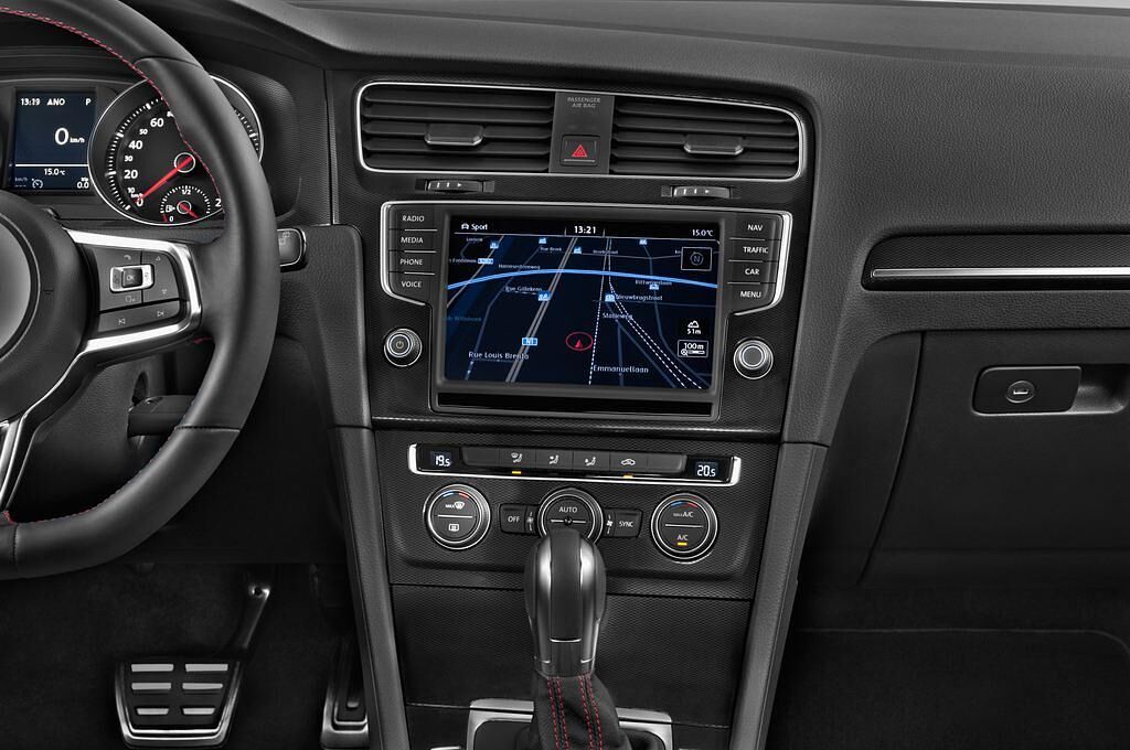 Volkswagen Golf (Baujahr 2015) GTI 2Wd AT 5 Türen Mittelkonsole