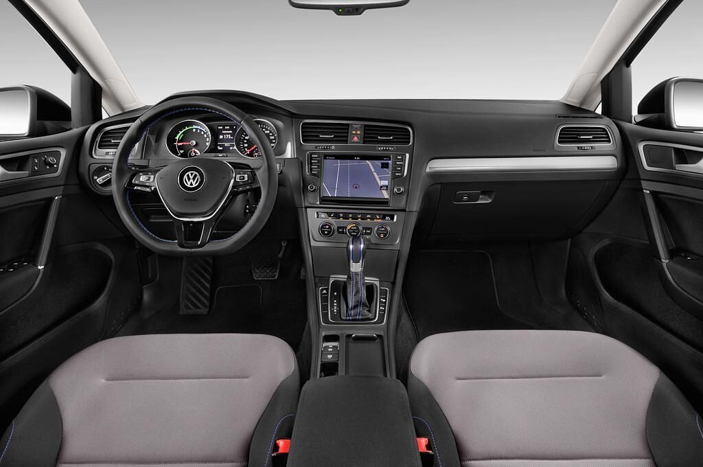 Volkswagen Golf (Baujahr 2015) E-Golf 5 Türen Cockpit und Innenraum