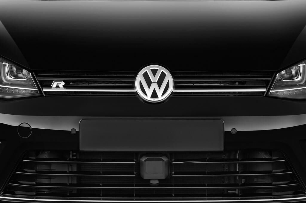 Volkswagen Golf (Baujahr 2015) 2.0 Tsi 4Motion Bmt R 5 Türen Kühlergrill und Scheinwerfer