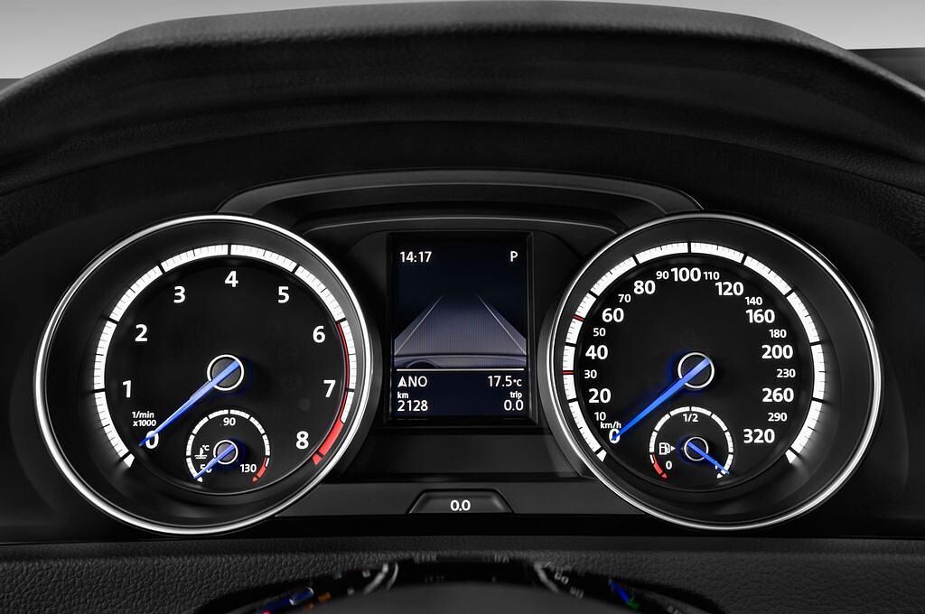 Volkswagen Golf (Baujahr 2015) 2.0 Tsi 4Motion Bmt R 5 Türen Tacho und Fahrerinstrumente
