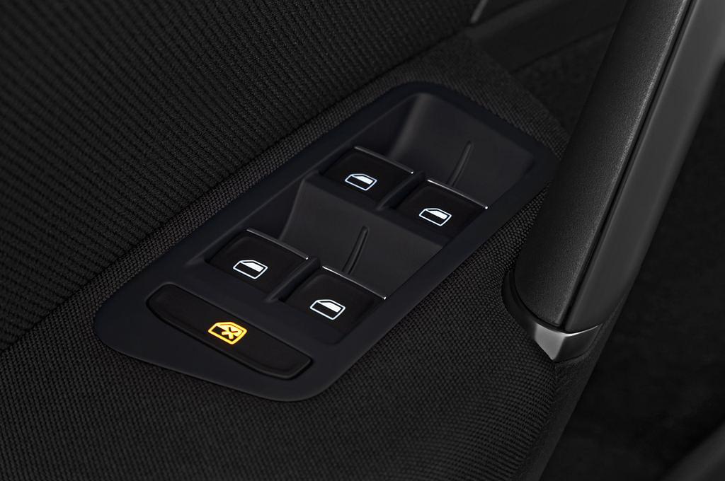Volkswagen Golf (Baujahr 2015) GTE 5 Türen Bedienungselemente Tür