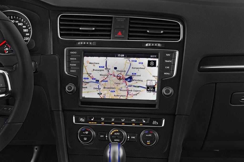 Volkswagen Golf (Baujahr 2015) GTE 5 Türen Mittelkonsole