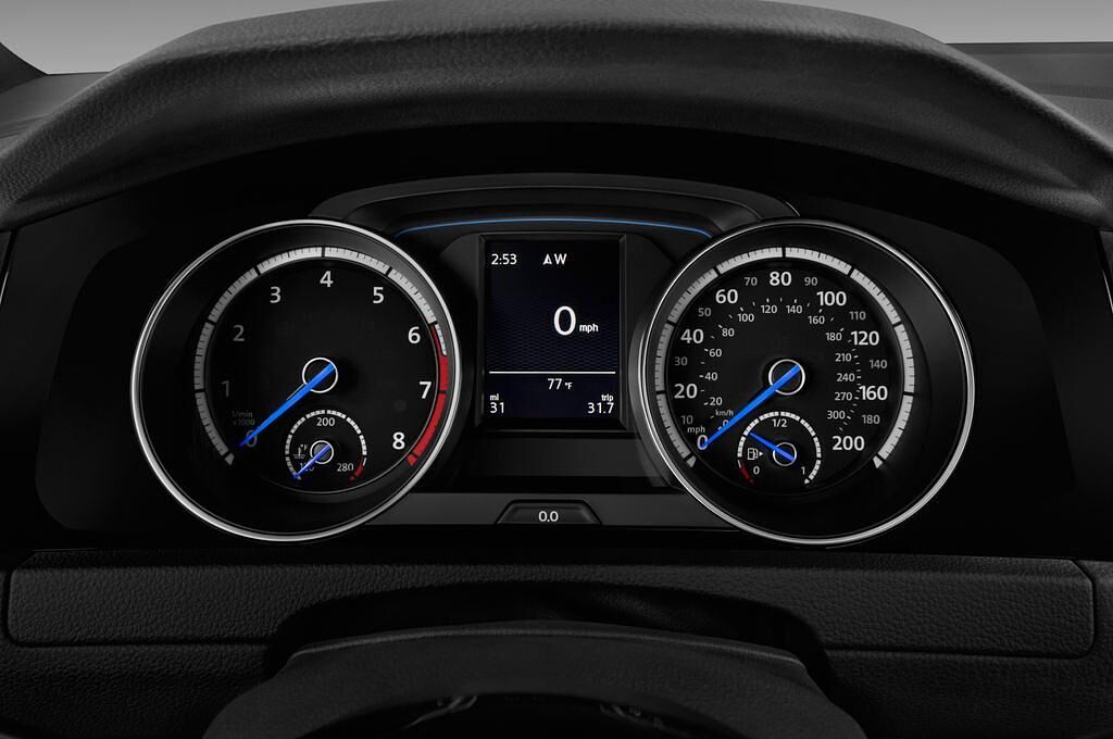 Volkswagen Golf (Baujahr 2016) R 5 Türen Tacho und Fahrerinstrumente