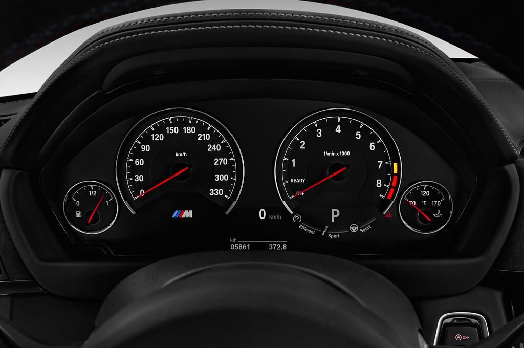 BMW M4 (Baujahr 2018) M4 CS 2 Türen Tacho und Fahrerinstrumente