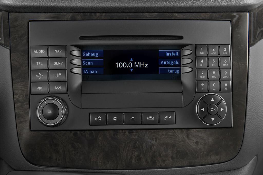 Mercedes Viano (Baujahr 2009) Ambiente 4 Türen Radio und Infotainmentsystem