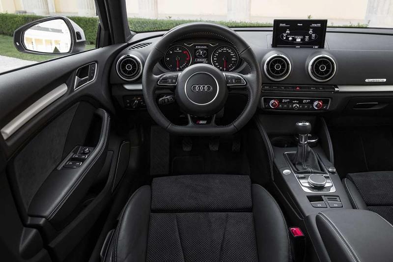 Das Cockpit der Audi A3 Limousine.