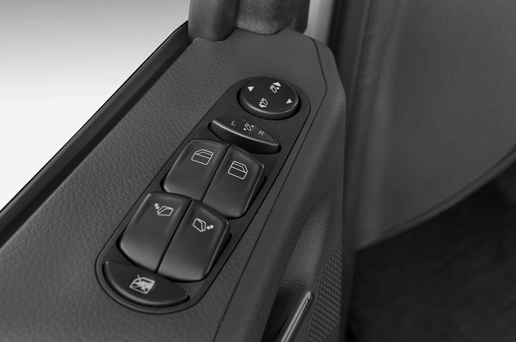Mercedes Viano (Baujahr 2009) Ambiente 4 Türen Bedienungselemente Tür