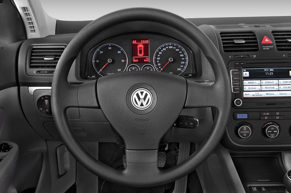 Volkswagen Golf (Baujahr 2010) - 5 Türen Lenkrad