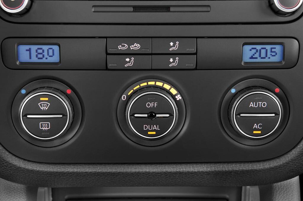 Volkswagen Golf (Baujahr 2010) - 5 Türen Temperatur und Klimaanlage
