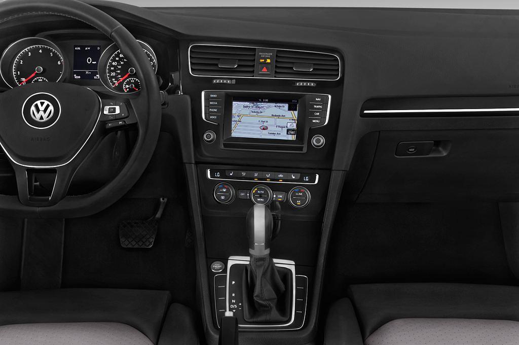 Volkswagen Golf (Baujahr 2015) Highline 5 Türen Mittelkonsole
