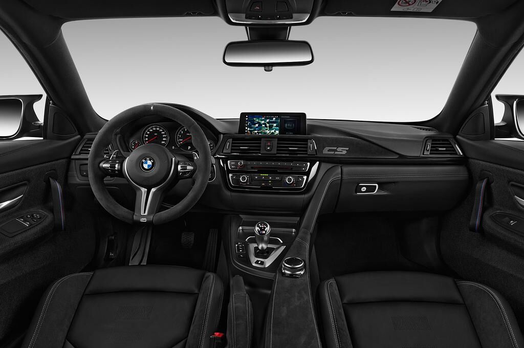 BMW M4 (Baujahr 2018) M4 CS 2 Türen Cockpit und Innenraum