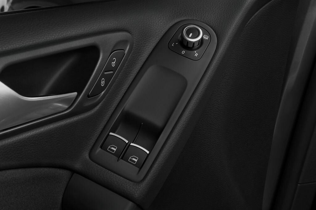 Volkswagen Golf (Baujahr 2010) GTI 3 Türen Bedienungselemente Tür