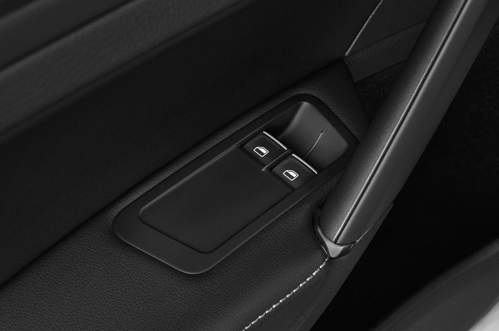 Volkswagen Golf (Baujahr 2013) Highline 3 Türen Bedienungselemente Tür